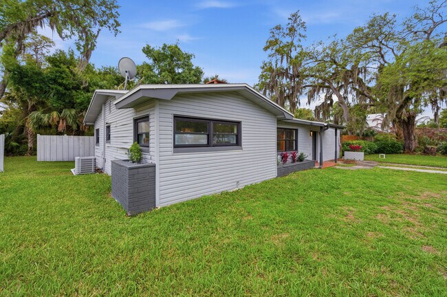 Building Photo - 2529 Rainbow Dr