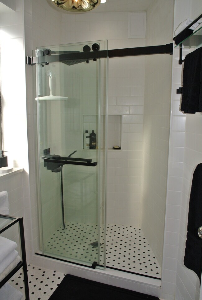 Building Photo - 867 W 181st St