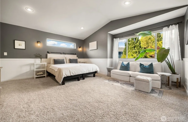 Building Photo - Spacious 4-Bedroom Gem with Fully Fenced Y...