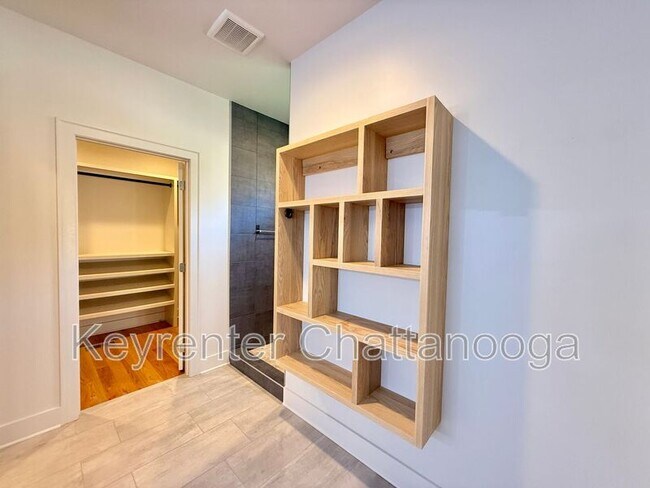 Building Photo - 8925 Pine Ridge Rd