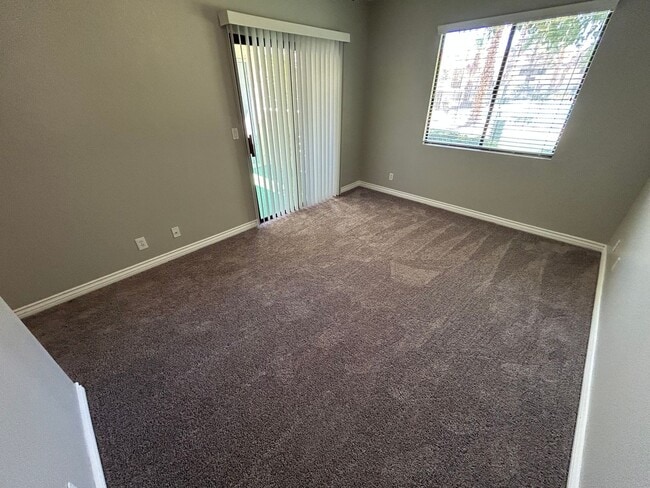 Building Photo - Charming condo in desirable West Las Vegas near Summerlin