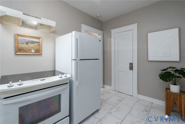 Building Photo - 3108 Stockton St