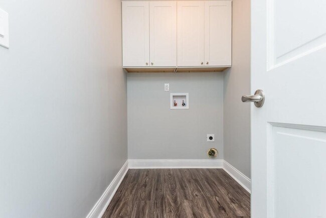 Building Photo - 2681 Ravenoaks Pl