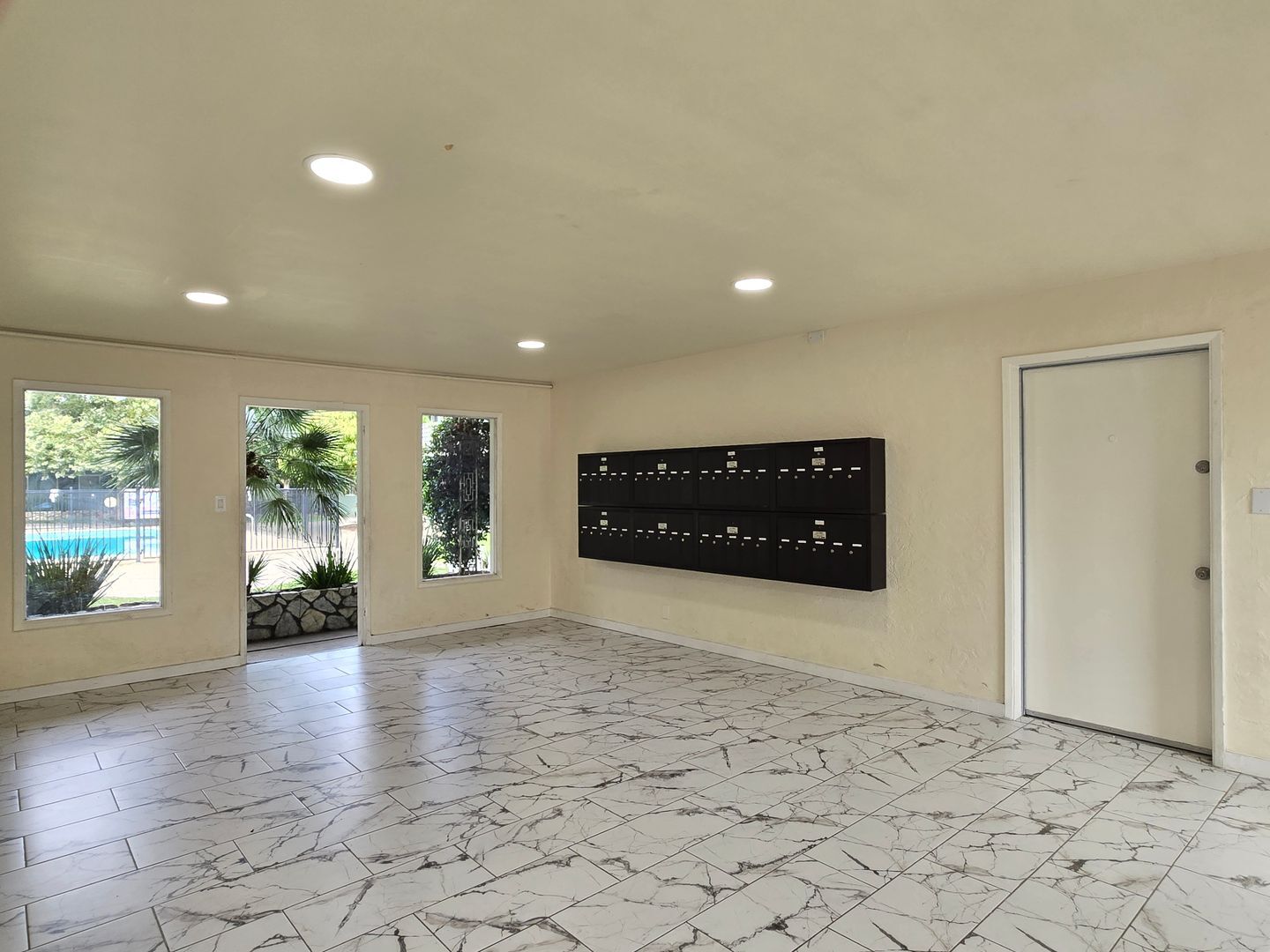 Building Photo - 256 La Pala Dr
