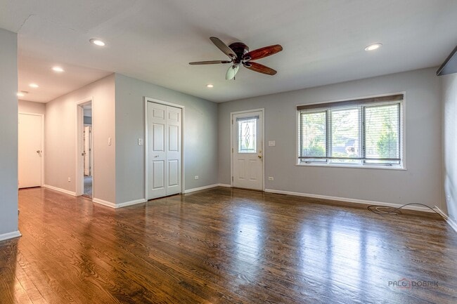 Building Photo - 697 Hickory Dr