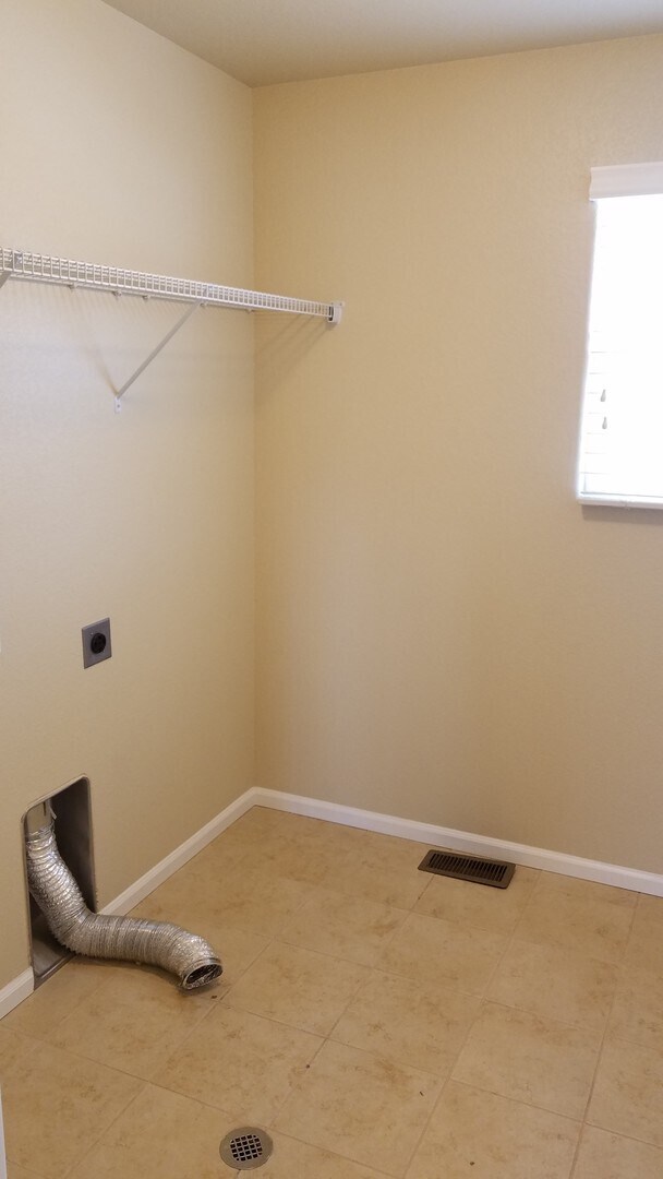 Building Photo - Beautiful 4/3/2 Fountain Valley Home Close...