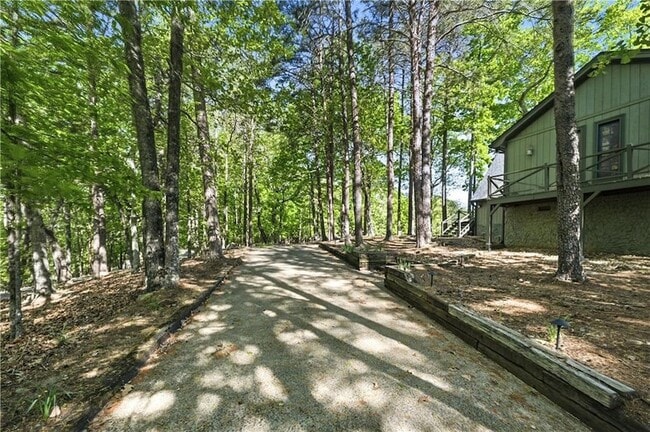 Building Photo - 114 Cherokee Dr S