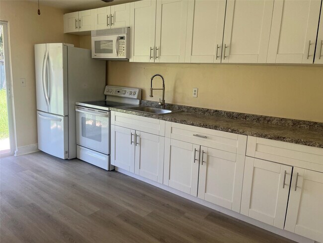 Building Photo - 5641 Sheridan St