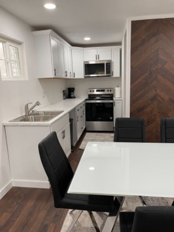 Building Photo - 804 Sheridan St