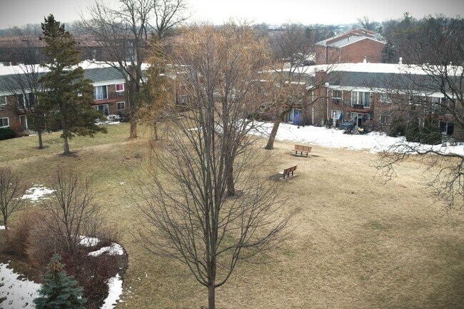 Building Photo - 10353 Dearlove Rd