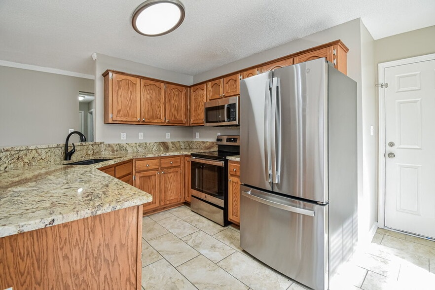 Building Photo - 6759 Valerie Dr