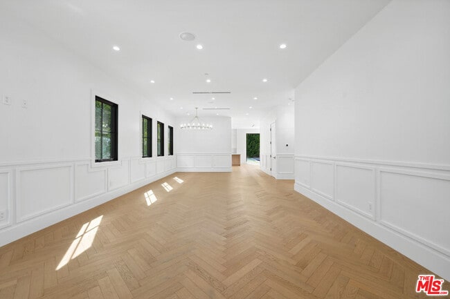 Building Photo - 4539 Longridge Ave