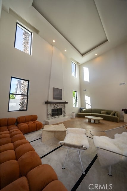 Building Photo - 17437 Oak Creek Ct