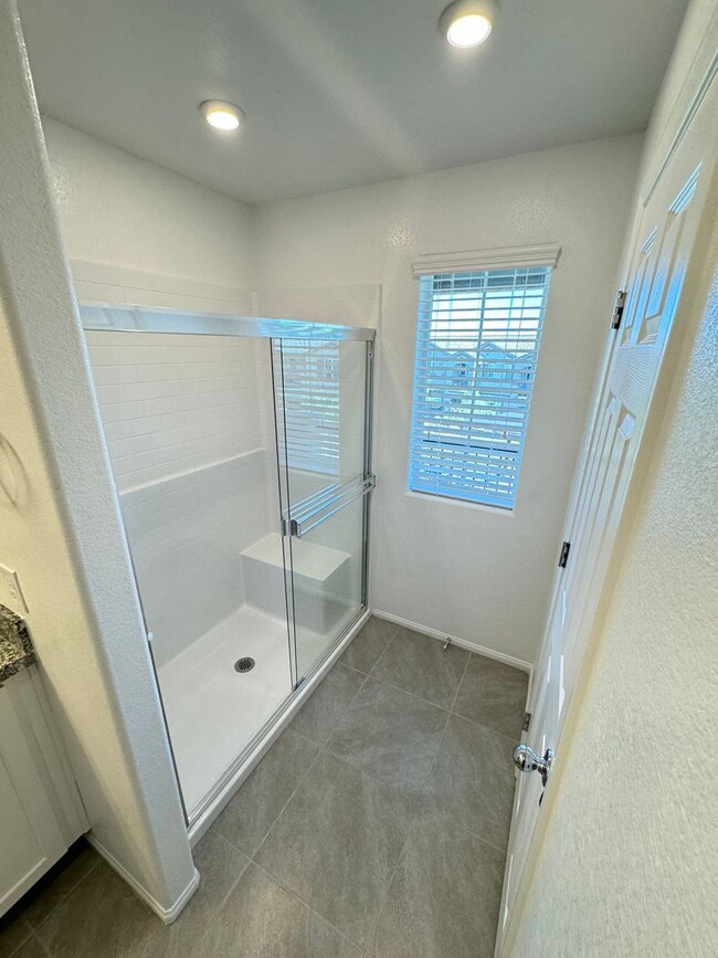 Building Photo - Charming 3-Bedroom Home with Open Layout, Balcony & Modern Finishes!