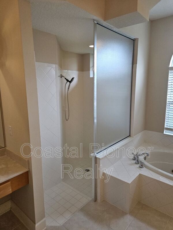 Building Photo - 16023 Ivy Lake Dr