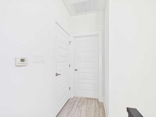 Building Photo - Modern Freestanding Condo with Private Yard Near Downtown Austin