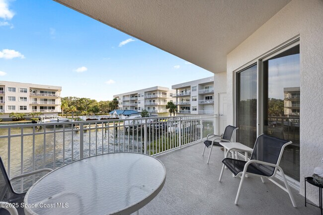 Building Photo - 540 S Banana River Dr
