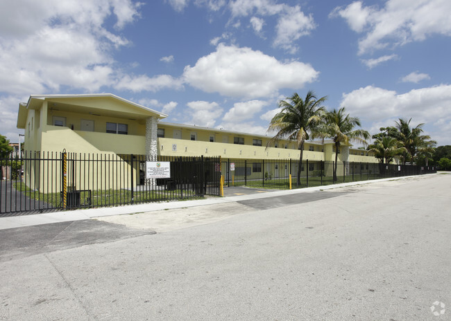 Sunny Isle Apartments - LP 02:Sunny Isles Apartments