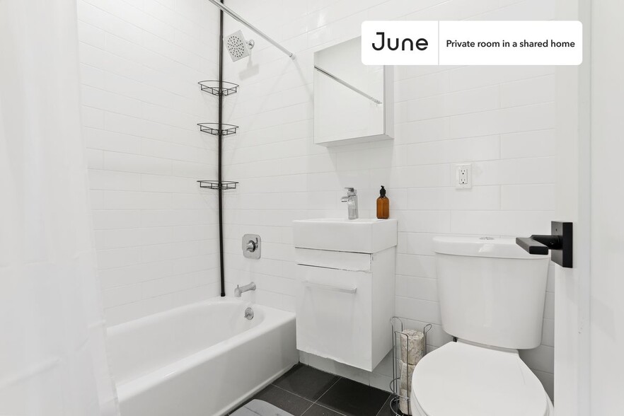 Building Photo - Room in Shared 3 bed/1 bath home in Park Slope