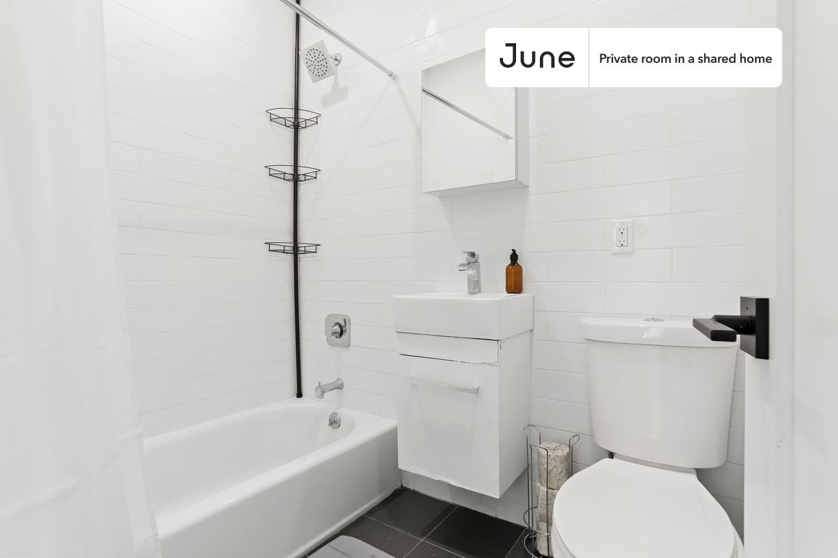 Building Photo - Room in Shared 3 bed/1 bath home