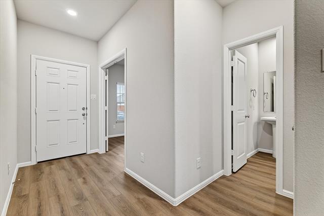 Building Photo - 431 Wydown Dr