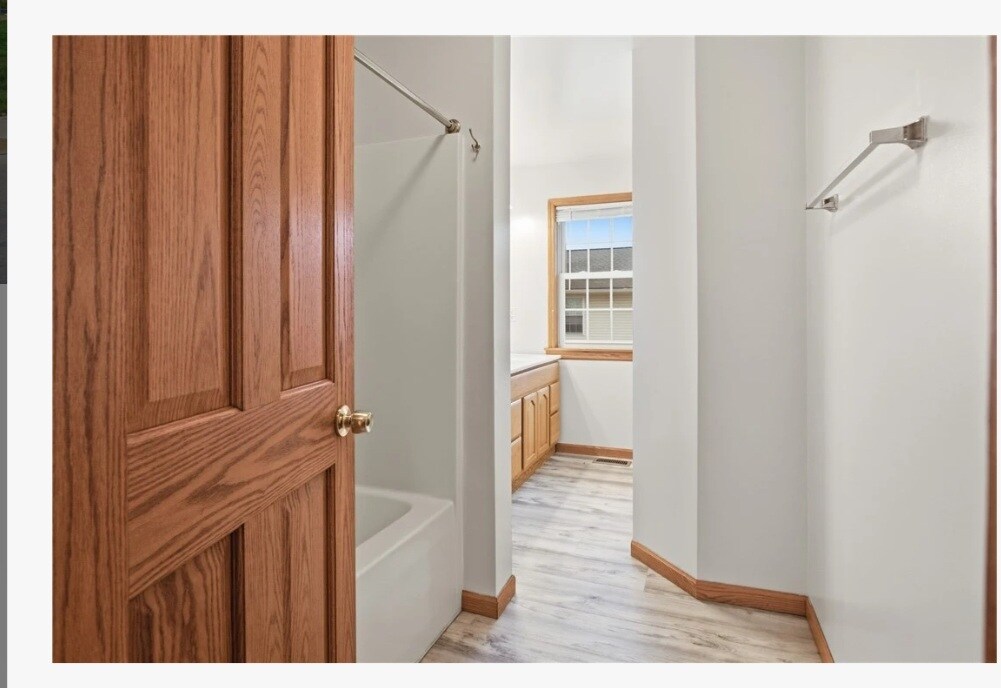 Building Photo - 906 Buchanan Ave