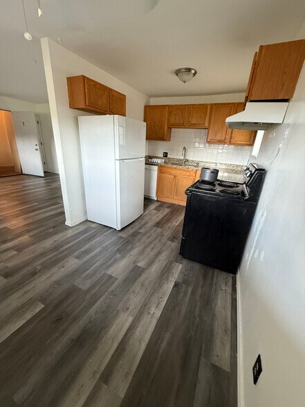 Building Photo - 211 S Brentwood St