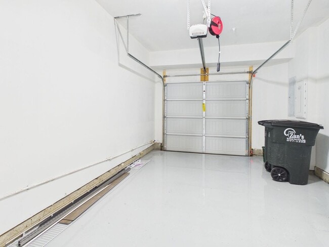 Building Photo - 640 Brookwood Glen Terrace