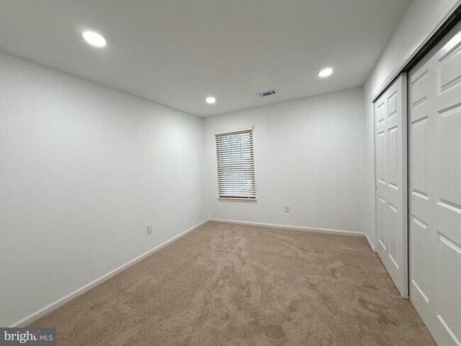 Building Photo - 1512 Foxmeadow Cir