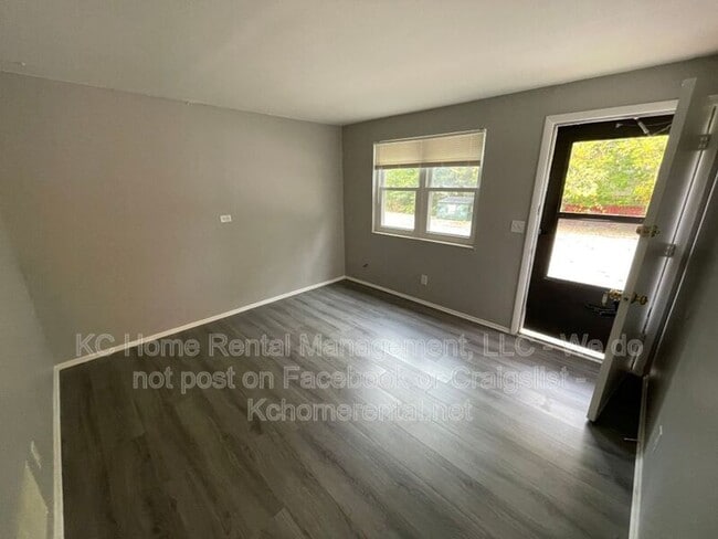 Building Photo - 2214 NE 77th St