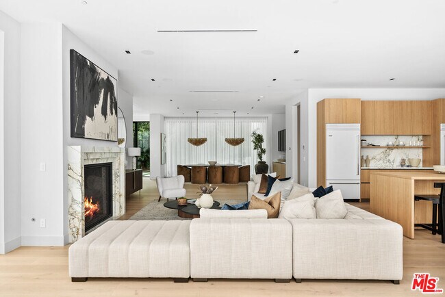 Building Photo - 10950 Verano Rd