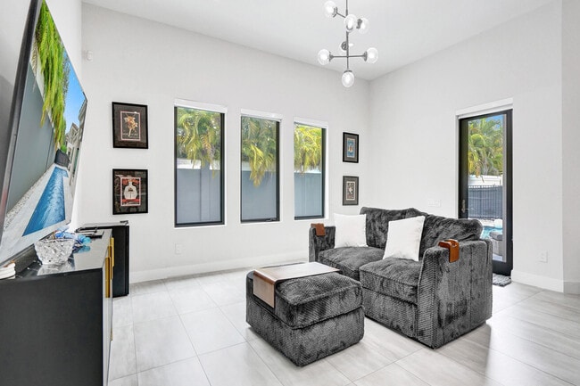 Building Photo - 5663 Brookfield Cir W