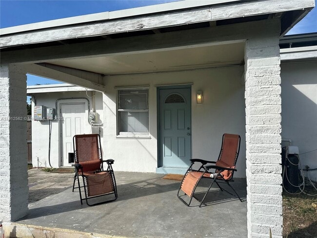 Building Photo - 420 NE 12th St