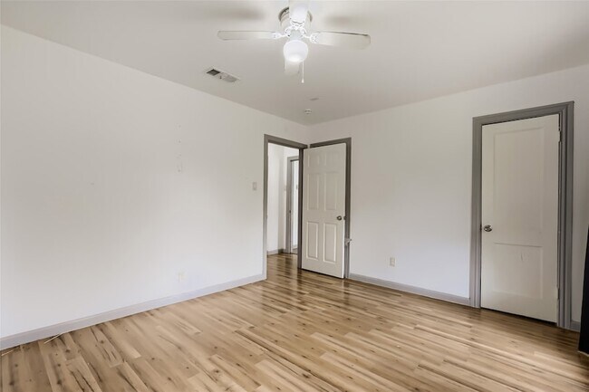 Building Photo - 326 E Holley St