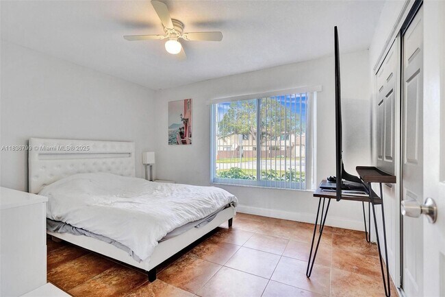 Building Photo - 10850 NW 29th Manor
