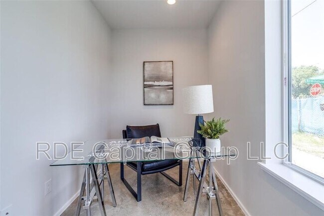 Building Photo - 3308 Birmingham Ave