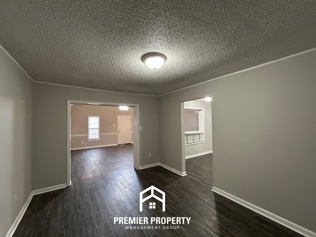 Building Photo - Newly Renovated 3BR/2BA Southaven Home with Hardwood Floors & Fenced Yard