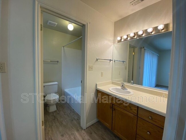 Building Photo - 777 S 400 E