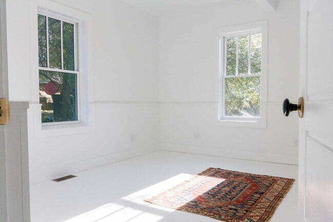 Building Photo - 318 Oak Street