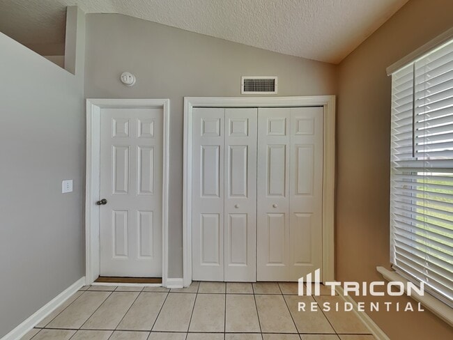 Building Photo - 11707 Deep Springs Dr N