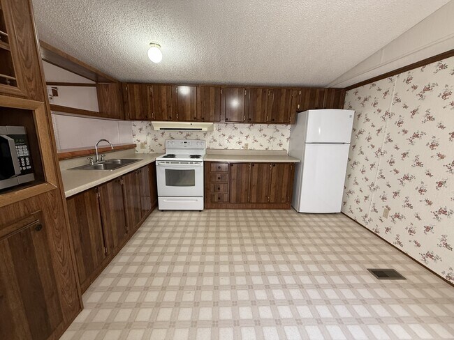 Building Photo - 147 Hiatt Ln