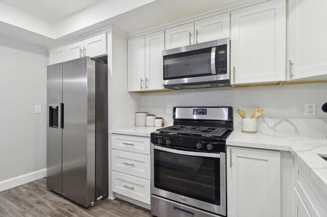Building Photo - 4BD/2BA Recently Renovated Home in Escondido