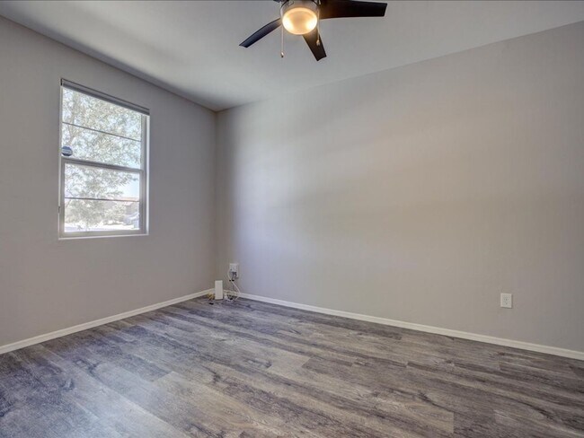 Building Photo - 14266 E Hub Dr