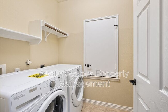 Building Photo - 2955 Angelina Dr