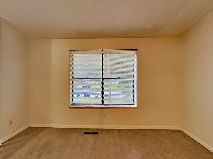 Building Photo - 8401 Beechwood Trce