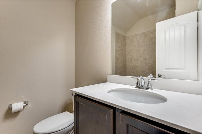 Building Photo - 1028 Lake Woodland Dr