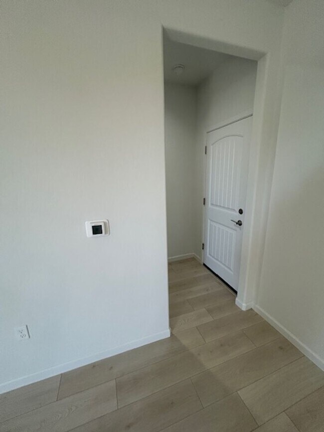 Building Photo - Brand new 4 bedroom 3 bathroom with solar in NW Visalia!!