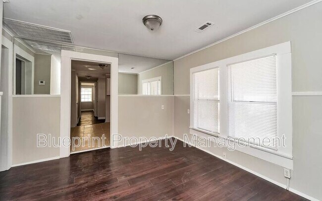 Building Photo - 521 20th St S