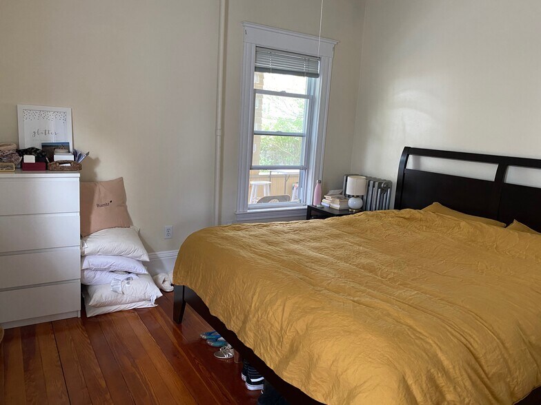 Building Photo - 102 Rogers Ave