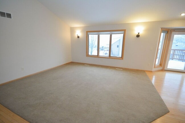 Building Photo - Beautiful walk-out ranch home at the end of a cul-de-sac!